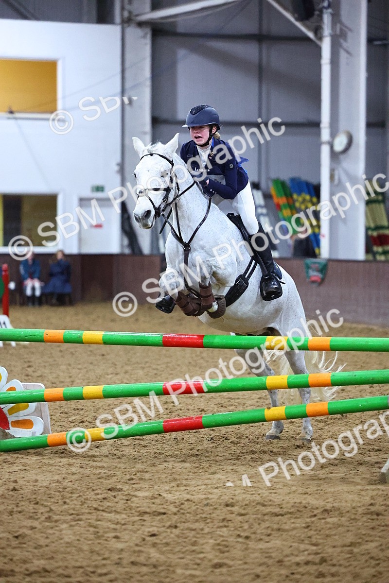 SBM_002779 - Class 6 - Holly & Ivy Stakes - 90cm