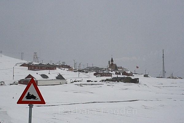 Longyearbyen 5227 - Winter in the daylight