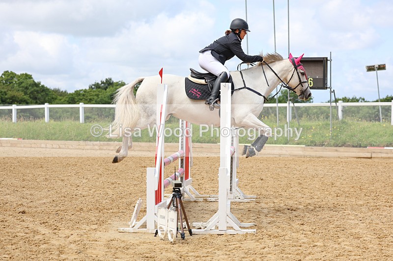 3E7A3048 - Class 4: Senior British Novice/90cm open