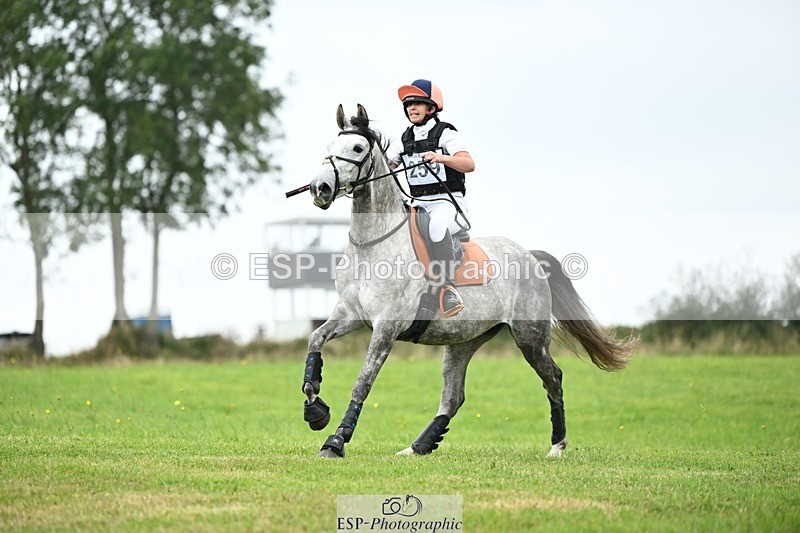 240831A-142402-03702 - 259-Lucy.Coker-QUEEN.RUBIE