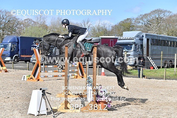 BPP_3812 - CLASS 3 FRI Senior British Novice/ 90cm Open