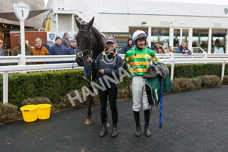 110124-Race 4-Hasthing-5149 - Race 4