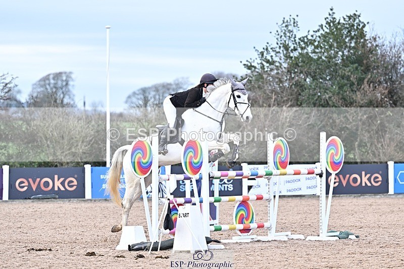 251126-133139-00586 - Cls 5 Foxhunter and 1.20m