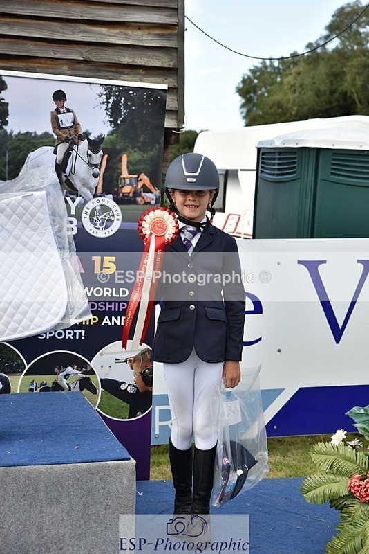 230824-183704-07104 - Thursday 40 and 50cm Presentations