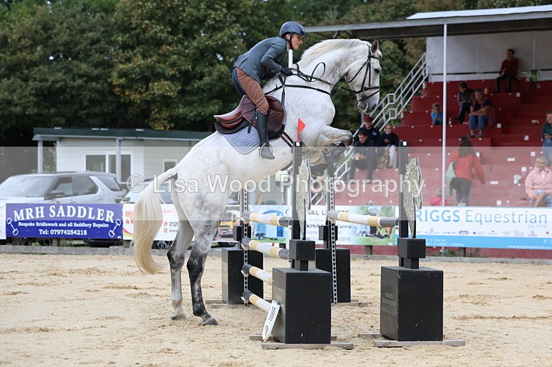 3E7A3073 - Class 8: Senior Newcomers/1.10m open
