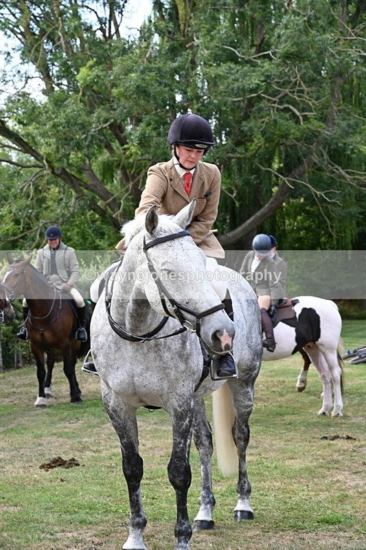 WJ6_3870 - Berks & Bucks - The Old farmhouse - Hound Exercise 20-08-25