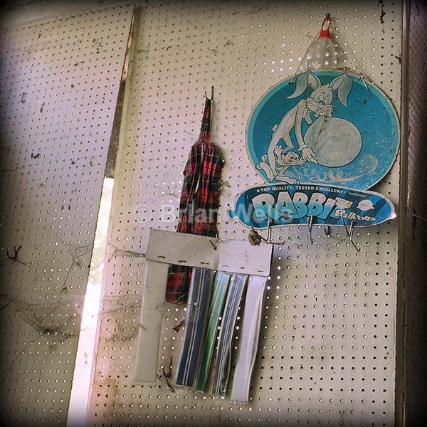 Bugs Bunny's out of Puff and Balloons - 'Ye Olde Curiosity Shoppe'