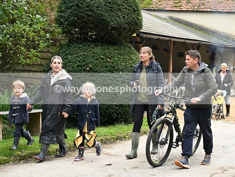 WJ7_6426 - Berks & Bucks - Children's Meet - The Old Farmhouse – Steventon.