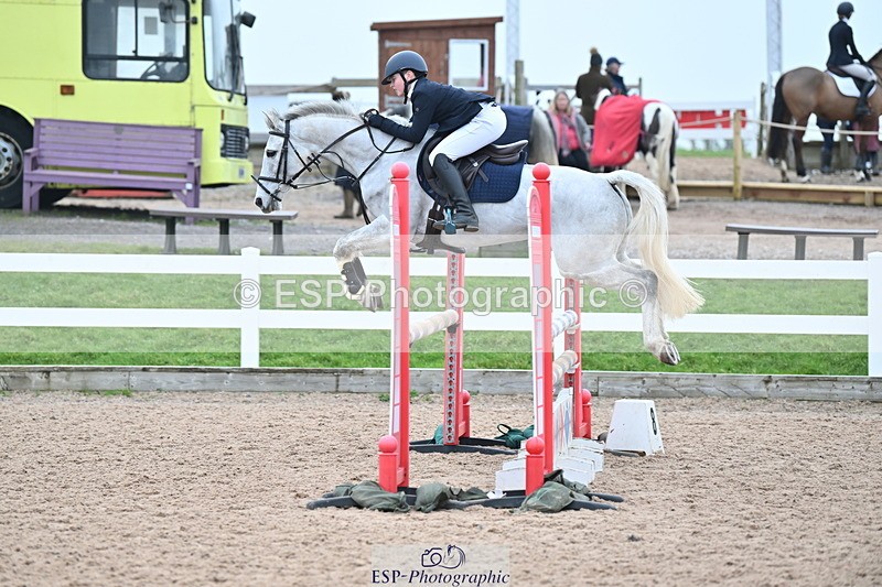 240128A-120649-00776 - Cls 4 Pony Newcomers and 1m Open