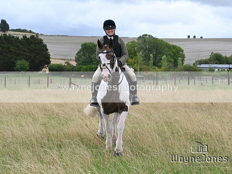 WJ7_0625 - Berks & Bucks Hound Exercise Blewbury 13-09-26