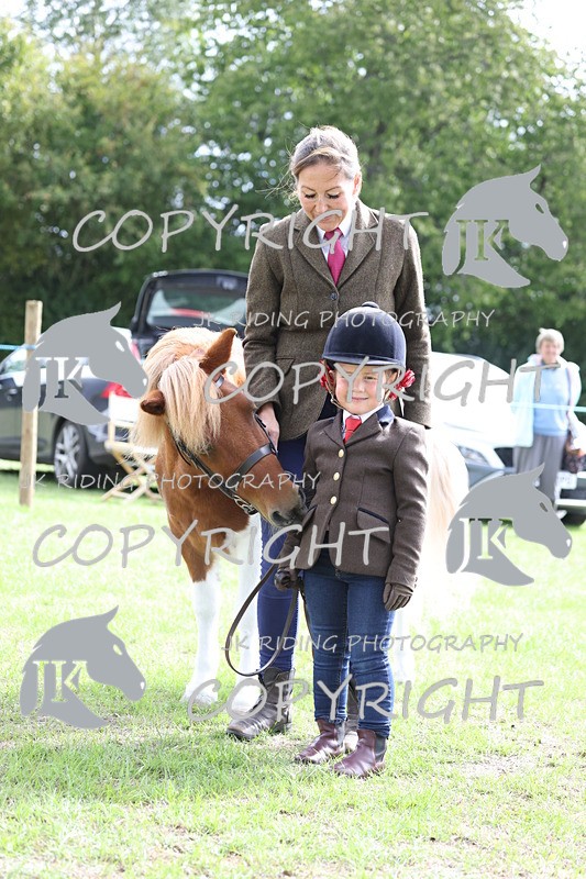 APP_2925 - Class 10a/b M&M in hand