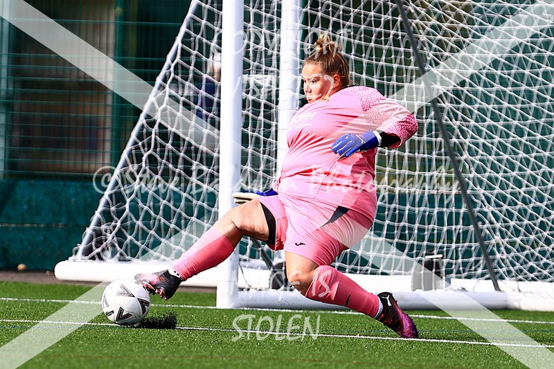 1DX30959 - 2025-10-05 FC Abbey Meads Ladies V Purton  Kingsdown FC Ladies