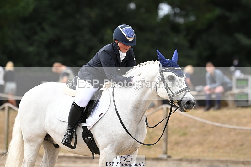 250808A-110557-00573 - 080-Becky.AndrewsTyan.Talk.of.the.town