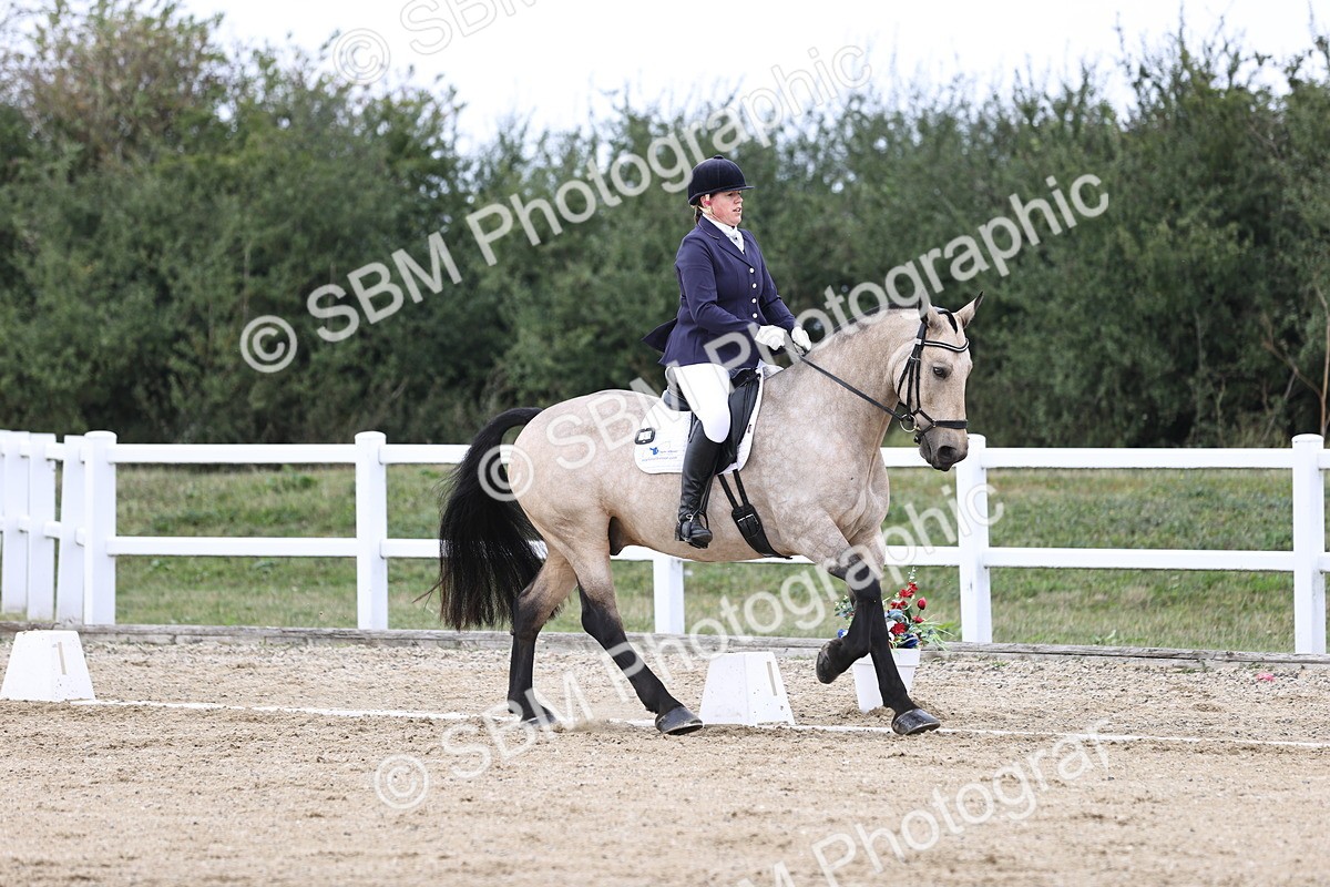 SBM_017915 - Class 14 - Novice 23 - 15.16-16.19