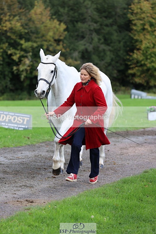 251026A-103700-23143 - G-572-Laura.Pitman With Trot Up