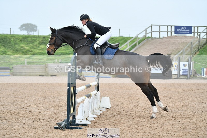 241102A-112740-04295 - SAT Cls 9 British Novice and 90cm Open