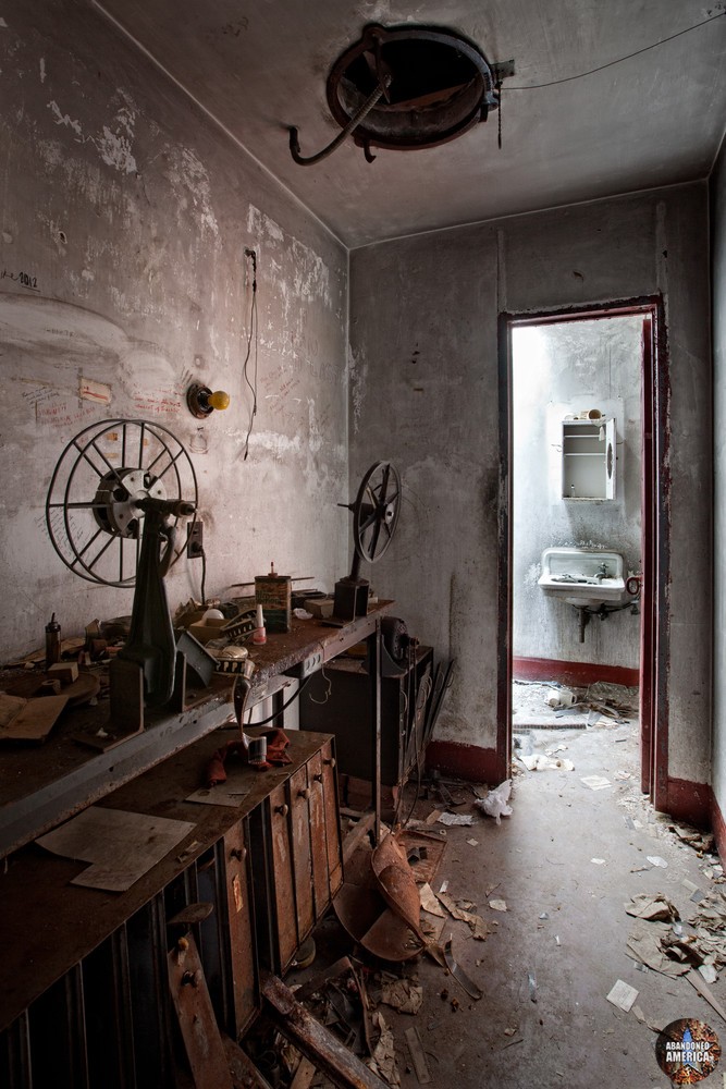 Victory Theatre (Holyoke MA) | Projectionist's Booth - The Victory Theatre