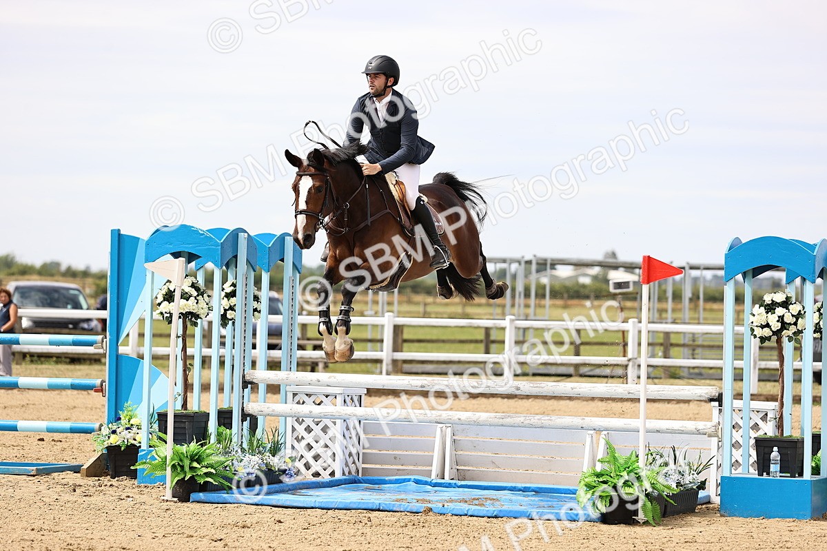 SBM_009699 - Class 8 - Senior Newcomers - 1.10  Open