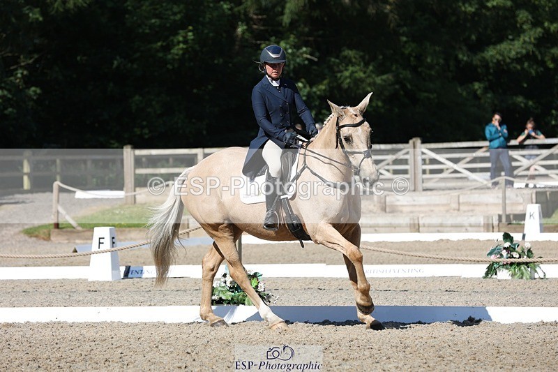 230526-093716-05112 - 356-THE_DUMB_BLONDE-Kat_Raybould-WEDTrotUp+DR