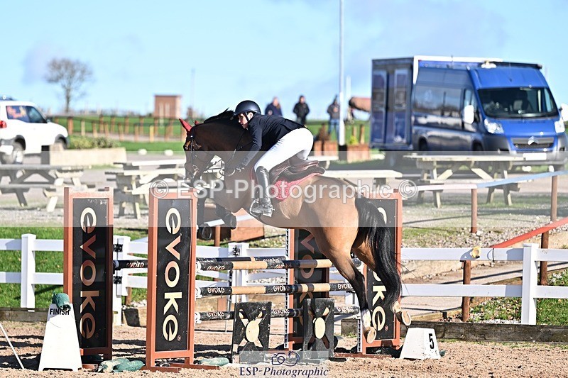 251119-125953-00412 - Cls 4 Newcomers and 1.10m Open