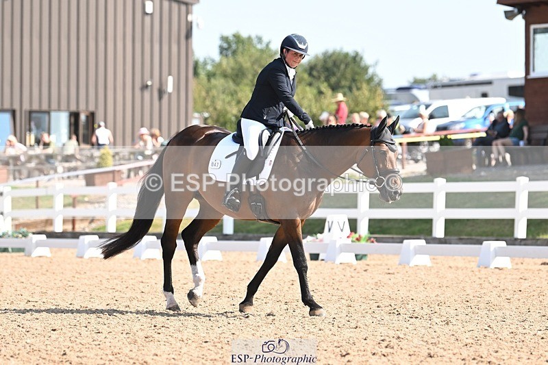 250816-105417-03486 - 047-Hannah.RogersWoodendfarm.Viva