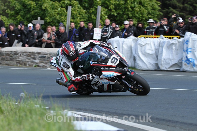 Ian Hutchinson - RST Superbike Race