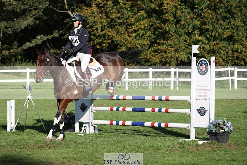 231022-152548-29779 - 408-BANKSY.III-Tina.Wallace-TrotUp+SJ