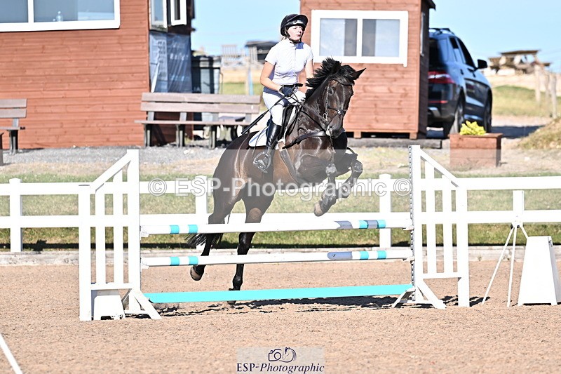 250708A-181858-00472 - 90cm Classes