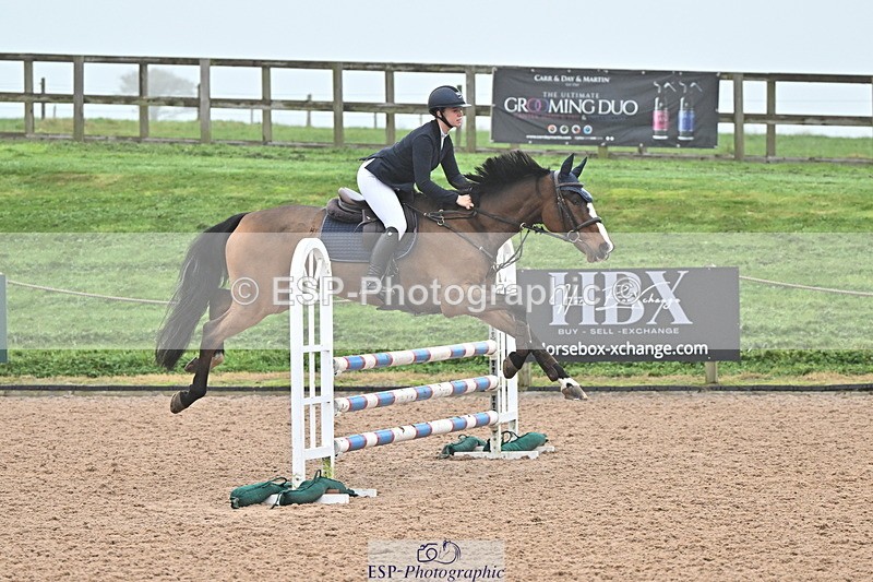 241103A-110740-06901 - SUN Cls 18 British Novice and 90cm Open