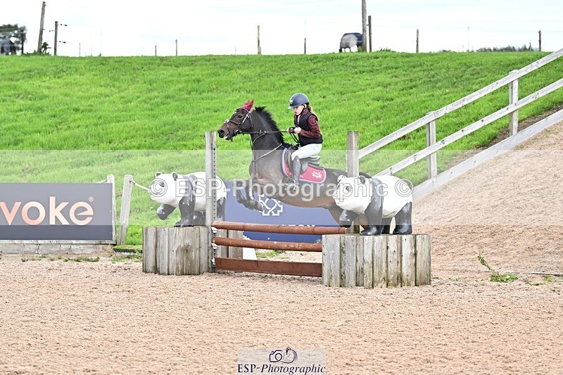250921-144039-03929 - Cls 20 Pony 80cm Derby