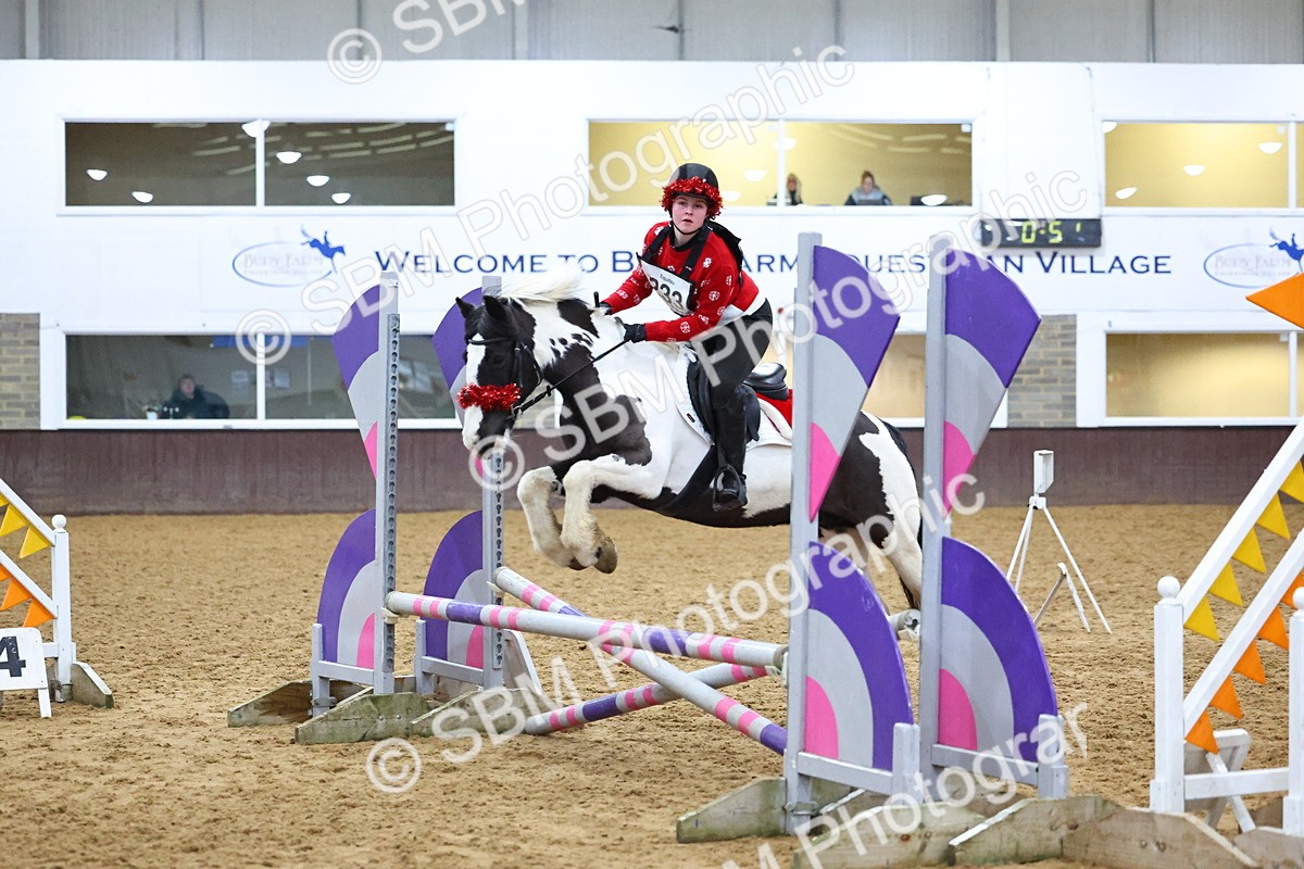 SBM_001907 - Class 4 - Festive Fences - 70cm