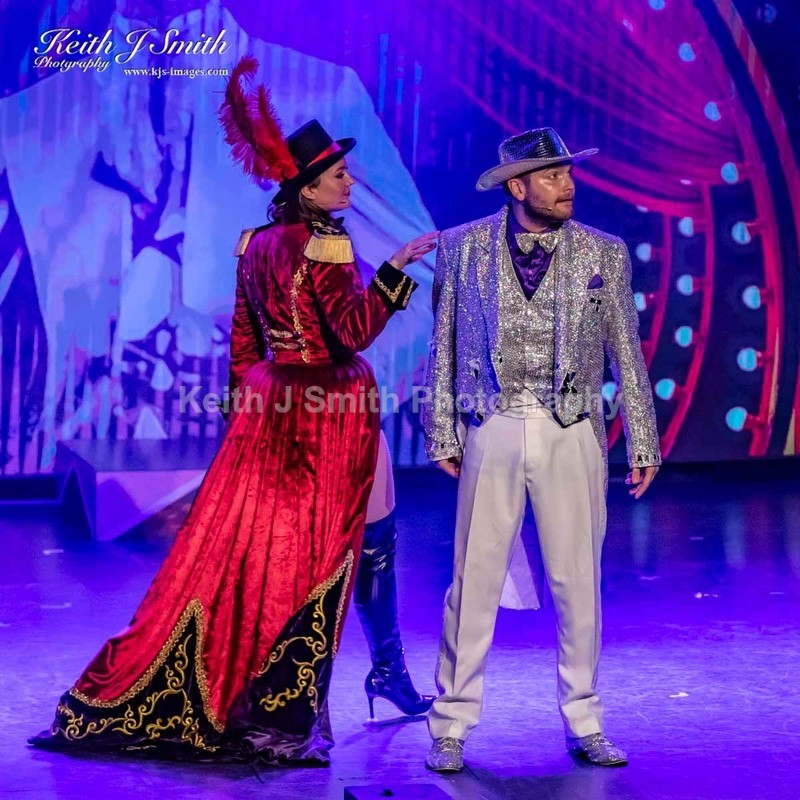 7KJS1290 - Ambition show team