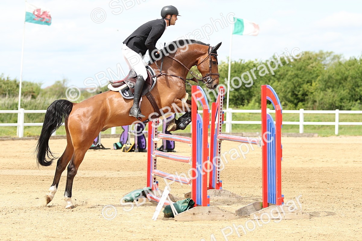 SBM_001075 - Class 4 - Senior Newcomers - 1.10m