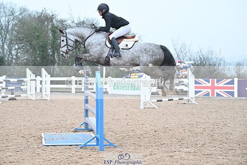 240113A-131123-02136 - Cls 12 Newcomers and 1.10m Open