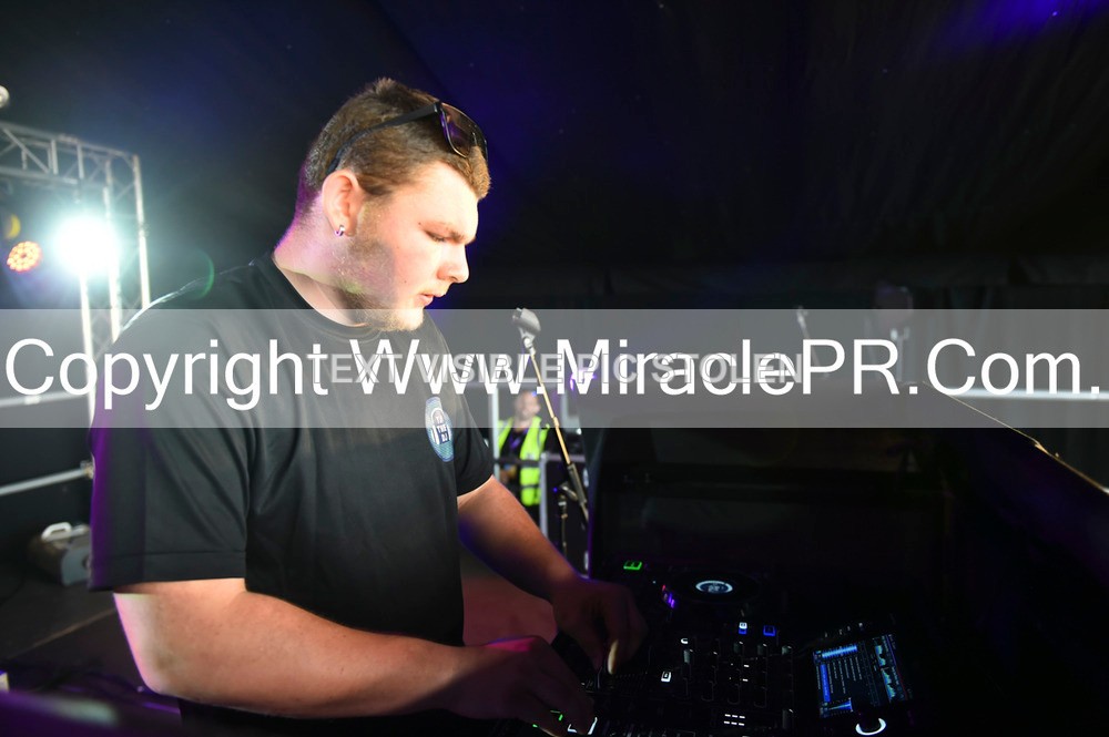 SH4_9969 - Tj the DJ