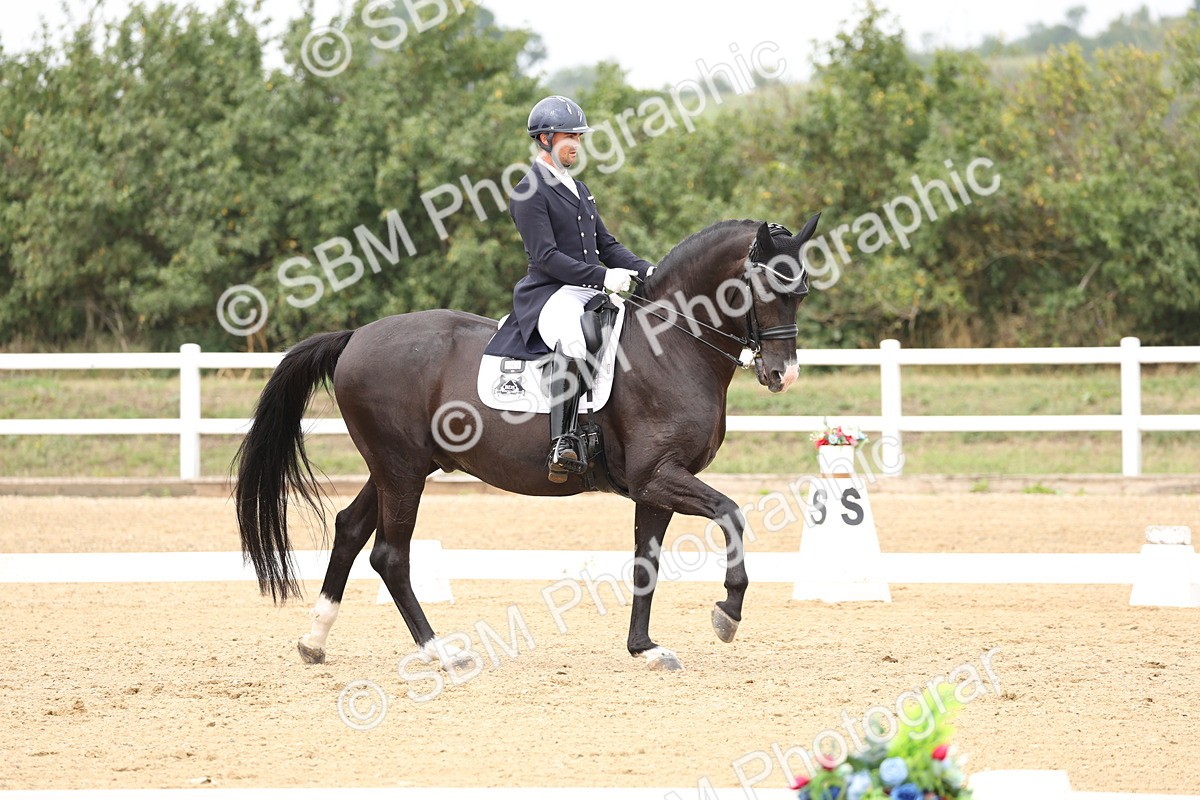 SBM_007617 - Class 9 - FEI INT I - 14.57-15.45