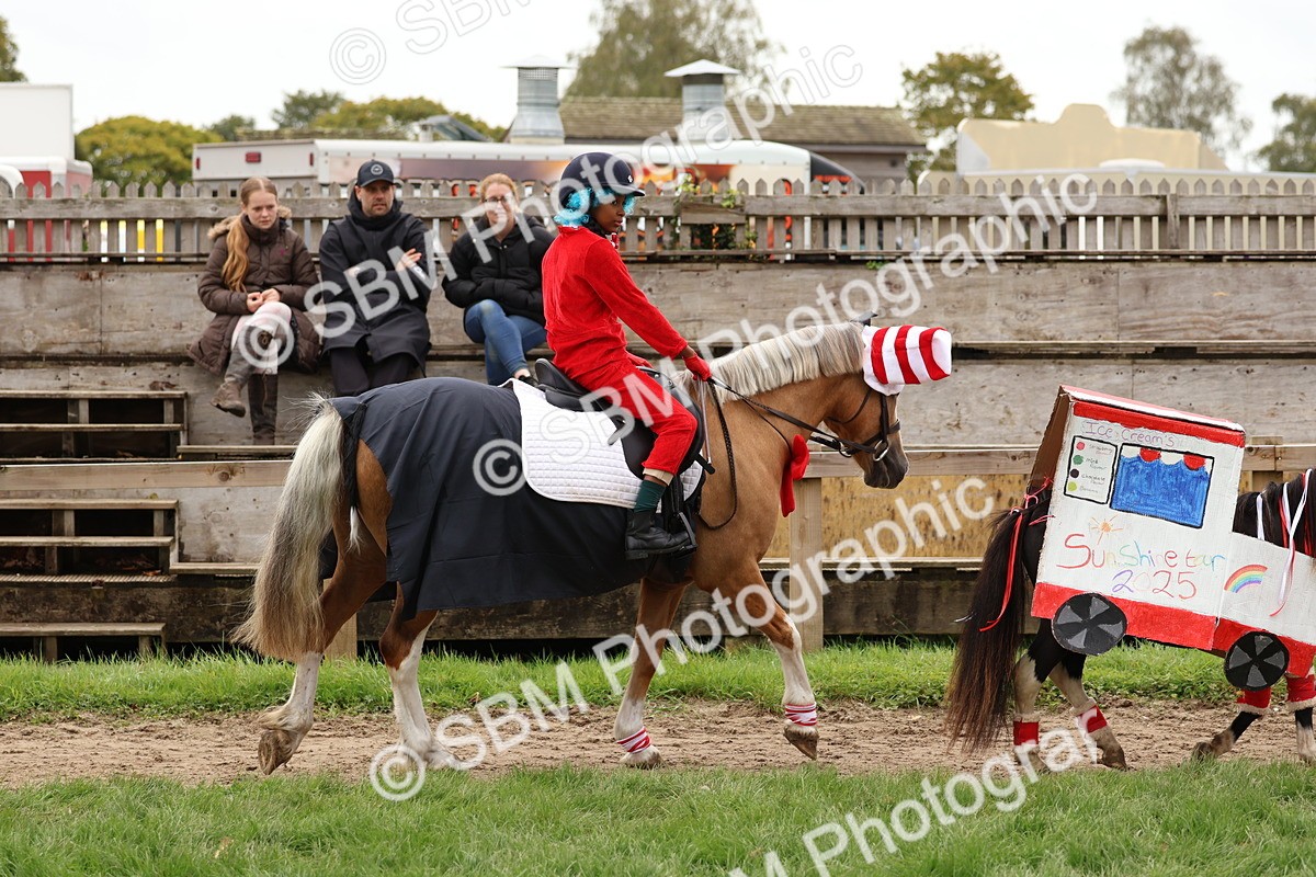 SBM_61639 - S37a - Fancy Dress Showing