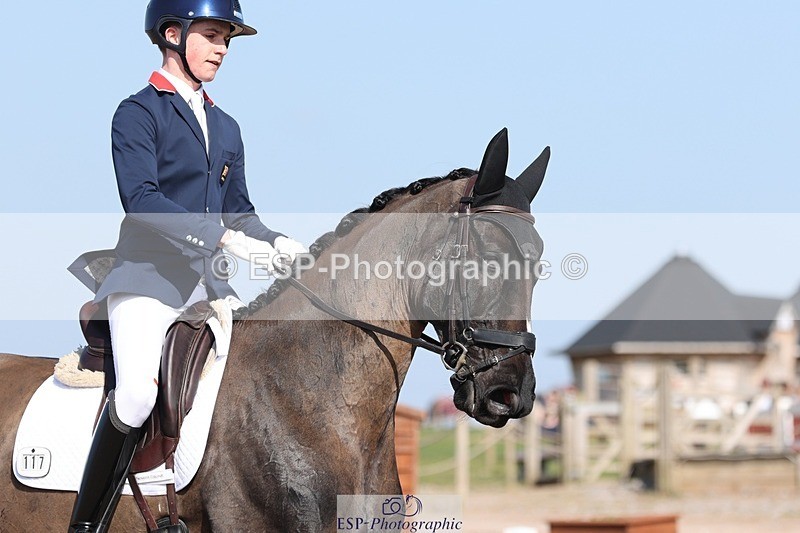 250404-152307-07084 - 117-Myles.Graham-Nibeley.Black.Pearl