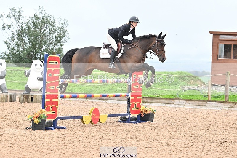 251003-134628-01209 - Cls 3 Foxhunter and 1.20m