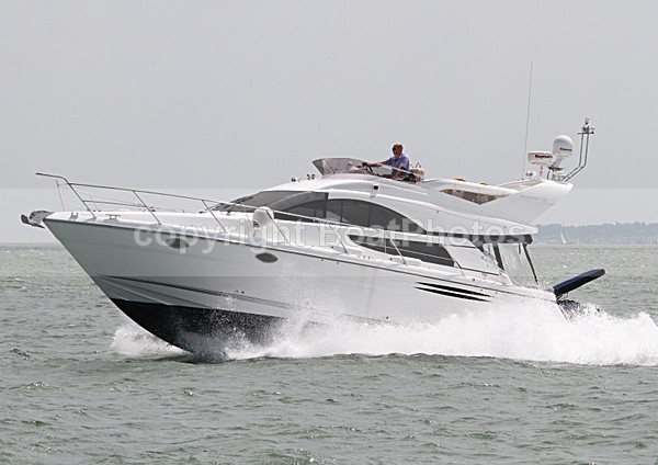 100613 FAIRLINE PHANTOM 40 IMG_1692 - Flybridge Cruisers