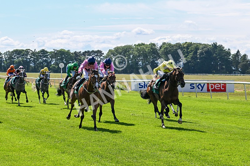 160624-Race 1-Alice Fairfax-8304 - Race 1