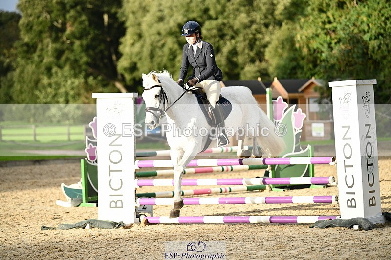 251004A-172750-02440 - Classes 12 & 13 90cm