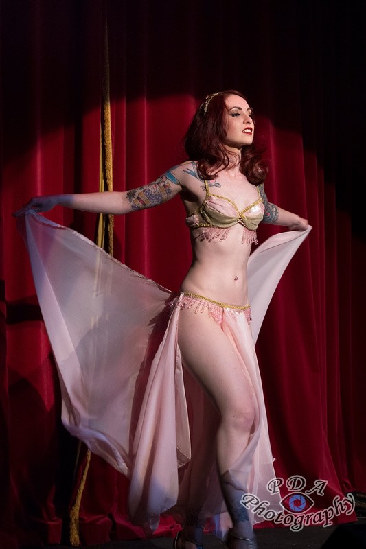71 Scarlett Daggers, Burlesque