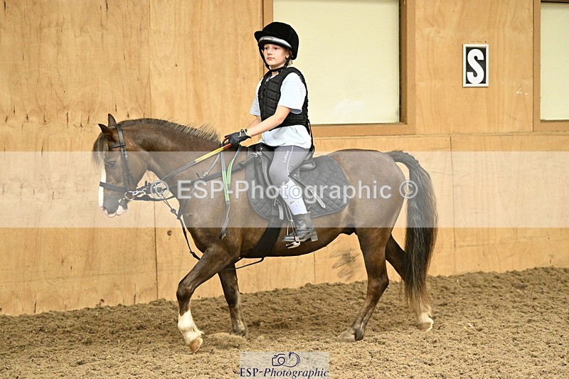 240728B-142304-00520 - Theo and Gemma's Groups Indoor