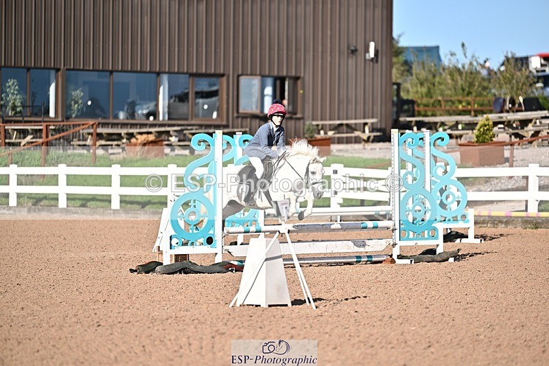260915-164117-00073 - Clear Round and 60cm