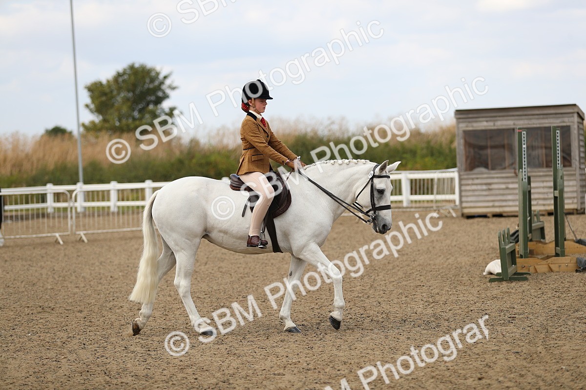 SBM_05628 - Class 48a Style & Performance 70cm (15-19)