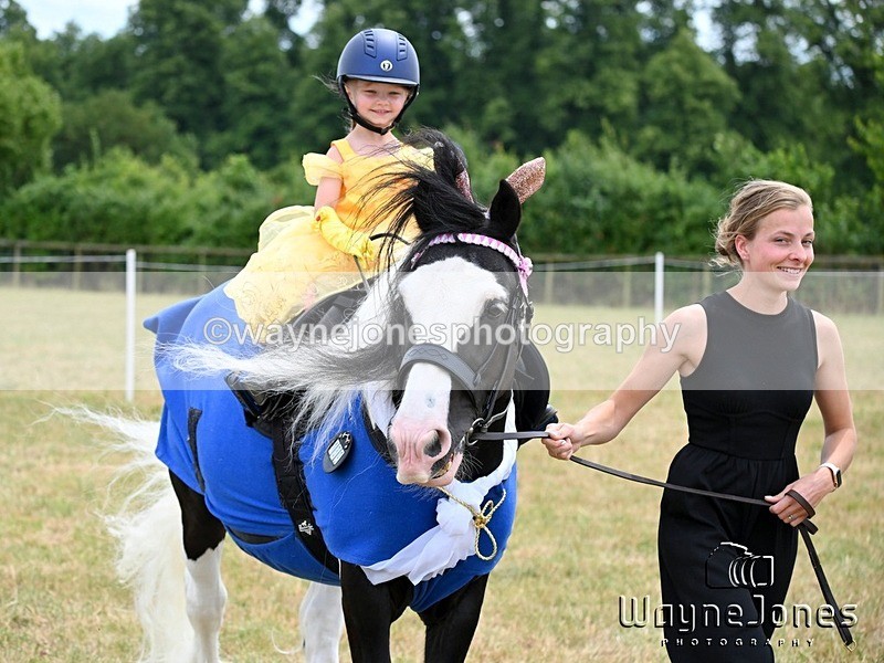 WJ6_8129 - Nancy & Churchill's first Show 22-06-25