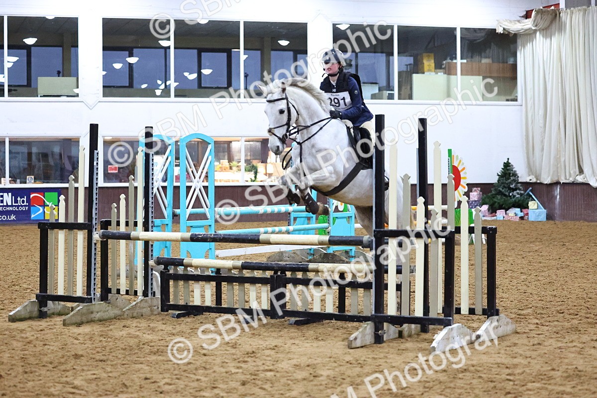 SBM_002749 - Class 6 - Holly & Ivy Stakes - 90cm