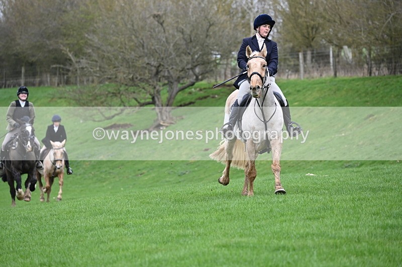 WJ6_9329 - Line Three