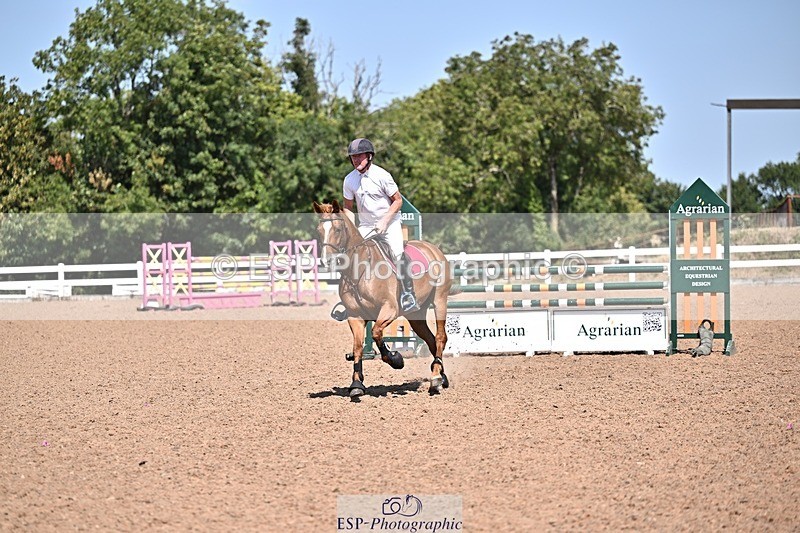 260812-124859-00509 - Cls 6 Foxhunter and 1.20m